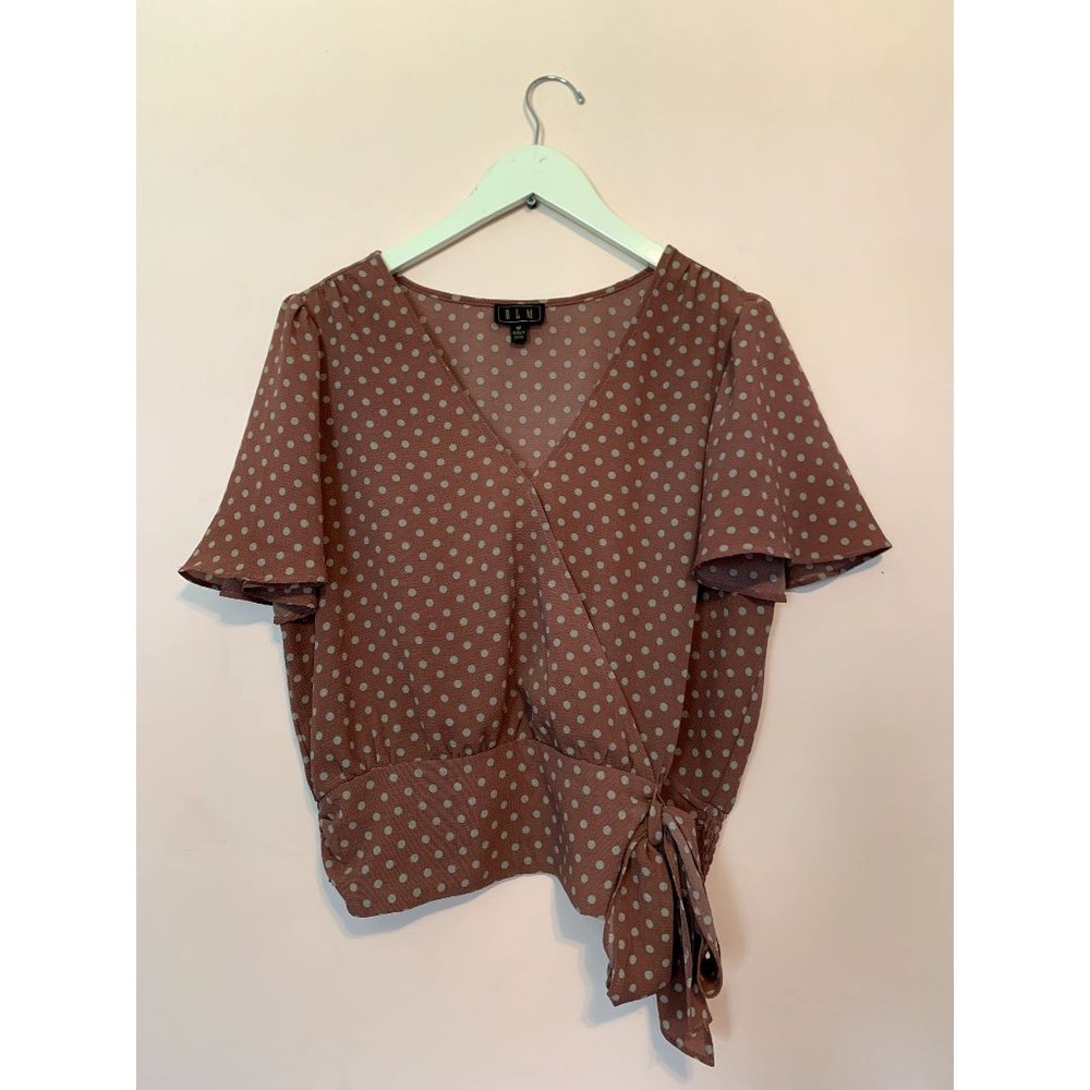OLM SIZE MEDIUM POLKA DOT WOMEN'S BLOUSE.